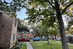 13004 Trail Hollow Dr, Houston, TX 77079 - Photo 21