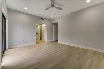 11711 Memorial Drive #534, Houston, TX 77024 - Photo 27