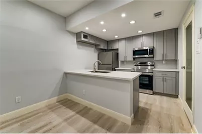 11711 Memorial Drive #534, Houston, TX 77024 - Photo 13