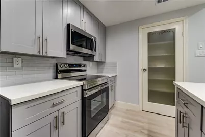 11711 Memorial Drive #534, Houston, TX 77024 - Photo 21