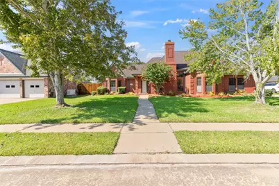 110 Indian Hawthorn, Lake Jackson, TX 77566 - Photo 3