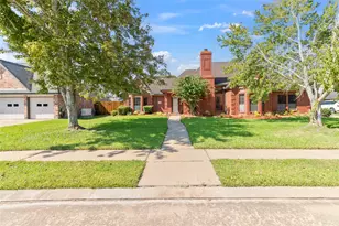 110 Indian Hawthorn, Lake Jackson, TX 77566 - Photo 3