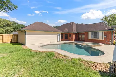 110 Indian Hawthorn, Lake Jackson, TX 77566 - Photo 9