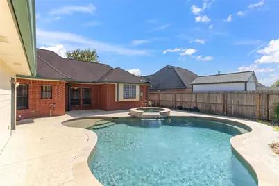 110 Indian Hawthorn, Lake Jackson, TX 77566 - Photo 7