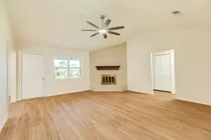 54 Blackgum Ct, Lake Jackson, TX 77566 - Photo 3