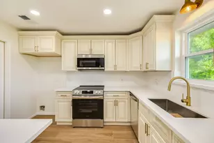 54 Blackgum Ct, Lake Jackson, TX 77566 - Photo 9