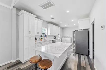 202 E 34th Street, Houston, TX 77018 - Photo 3