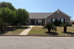 5525 Swan Dr, Galveston, TX 77551 - Photo 1