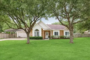 1945 Dorothy Ln, Sealy, TX 77474 - Photo 3