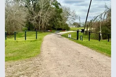 327 County Road 735, Angleton, TX 77515 - Photo 17