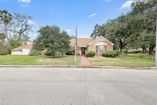 4425 Laurel Dr, Houston, TX 77021 - Photo 1