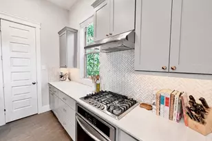 3530 Napavine Ln, Houston, TX 77008 - Photo 15