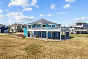 808 Pinata Dr, Crystal Beach, TX 77650 - Photo 11