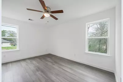 8639 Peachtree St Street, Houston, TX 77016 - Photo 9