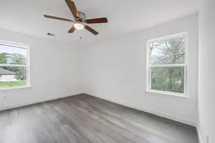 8639 Peachtree St St, Houston, TX 77016 - Photo 9
