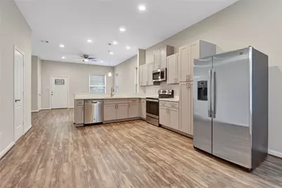 21 Latham Street #B, Houston, TX 77011 - Photo 1