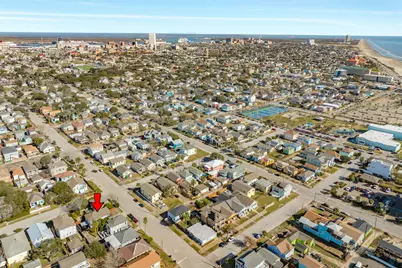2205 30th Street, Galveston, TX 77550 - Photo 3