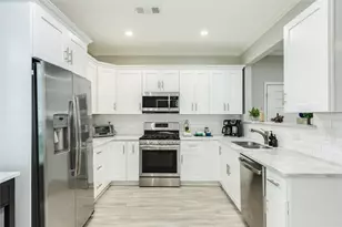 2205 30th St, Galveston, TX 77550 - Photo 9