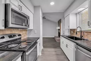 12331 Flushing Meadows Dr, Houston, TX 77089 - Photo 17