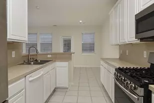 102 Blue Creek, The Woodlands, TX 77382 - Photo 9