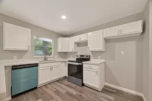 5751 Thrush Dr, Houston, TX 77033 - Photo 17