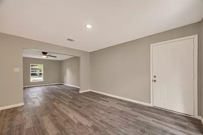 5751 Thrush Drive, Houston, TX 77033 - Photo 13