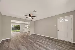 5751 Thrush Dr, Houston, TX 77033 - Photo 7