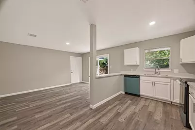 5751 Thrush Drive, Houston, TX 77033 - Photo 19