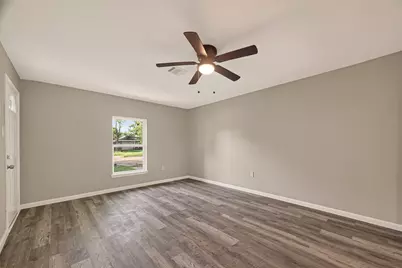 5751 Thrush Drive, Houston, TX 77033 - Photo 9