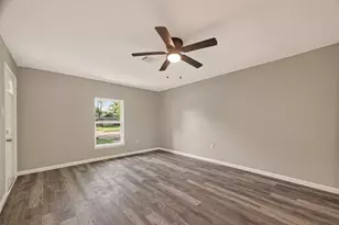 5751 Thrush Dr, Houston, TX 77033 - Photo 9