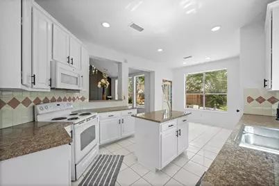 13623 Country Green Court, Houston, TX 77059 - Photo 17