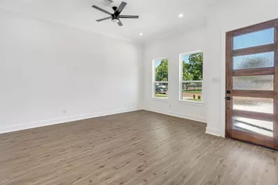 5642 Hirondel Street, Houston, TX 77033 - Photo 11