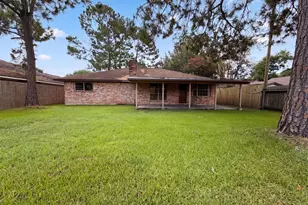 8 Sunnybrook St, Angleton, TX 77515 - Photo 5