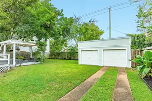 4824 Crockett Blvd, Galveston, TX 77551 - Photo 3