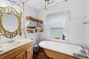 605 3rd St, Orange, TX 77630 - Photo 27