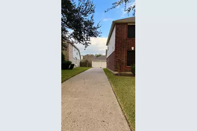 14902 Rock Mill Lane, Sugar Land, TX 77498 - Photo 5