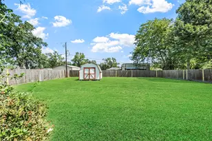 209 Pine Oak Dr, Highlands, TX 77562 - Photo 27