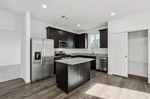 311 Ruby Frd Dr, Baytown, TX 77523 - Photo 9