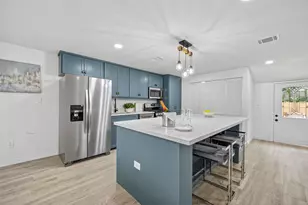 5719 Southwind St, Houston, TX 77033 - Photo 5