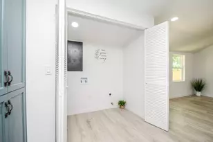 5719 Southwind St, Houston, TX 77033 - Photo 25