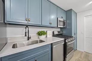 5719 Southwind St, Houston, TX 77033 - Photo 9