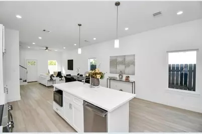 3330 Francis Street #1, Houston, TX 77004 - Photo 9