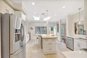 16802 Vlg Cor Ct, Houston, TX 77059 - Photo 15