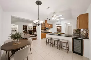 2711 N Peach Hollow Cir, Pearland, TX 77584 - Photo 15
