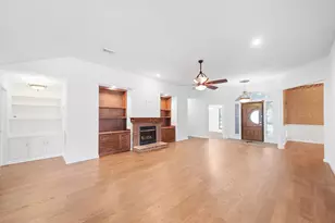 2711 N Peach Hollow Cir, Pearland, TX 77584 - Photo 5