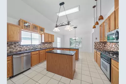 2711 N Peach Hollow Circle, Pearland, TX 77584 - Photo 11