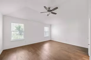 2711 N Peach Hollow Cir, Pearland, TX 77584 - Photo 17