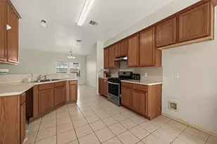 10106 Gil Jr Ln, Houston, TX 77075 - Photo 5