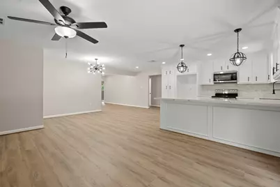 15 N Amburn Road, Texas City, TX 77591 - Photo 5