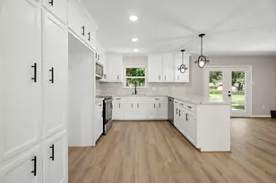 15 N Amburn Rd, Texas City, TX 77591 - Photo 7